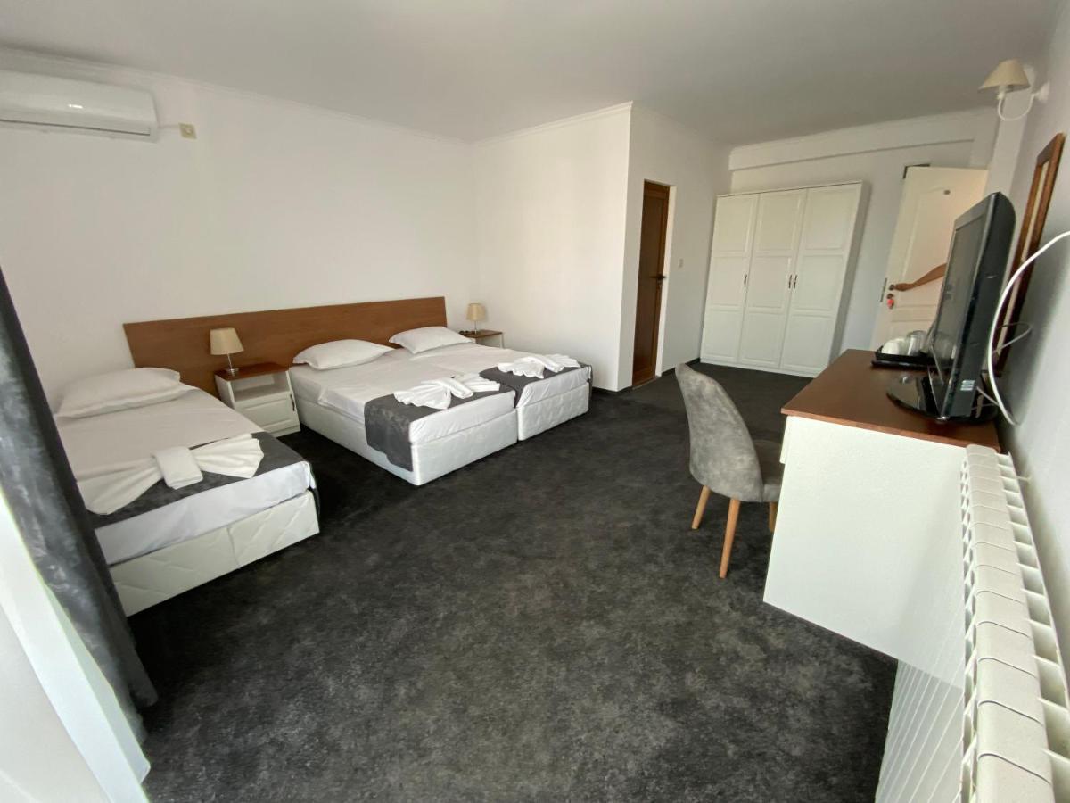 Villa Aqua Family Hotel Burgas Exterior photo